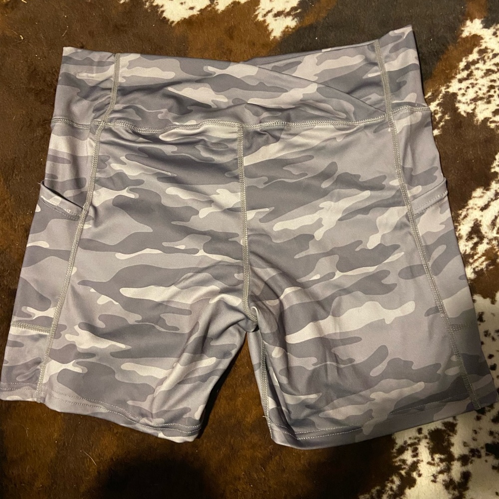 Laundry By Shelli Segal Gray Camo Shorts